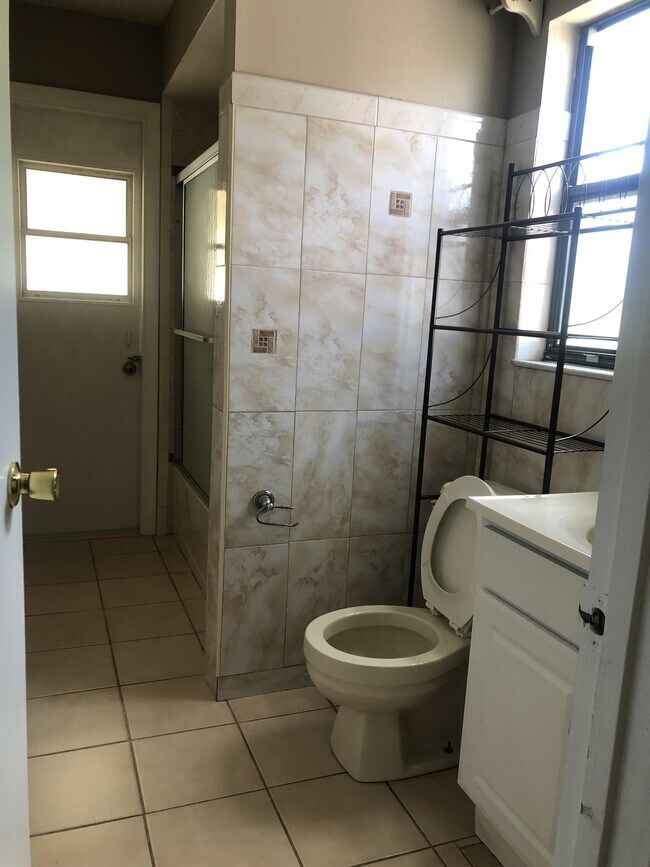 Building Photo - 456 Boxwood Ct