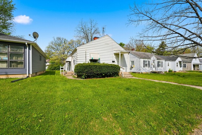 Building Photo - New 3 bedroom listing!