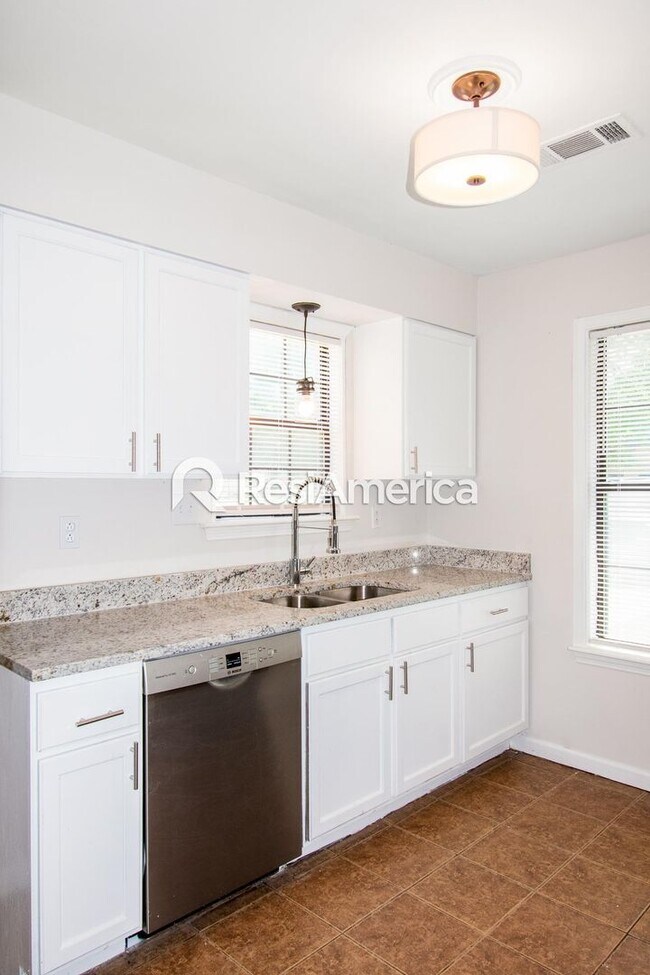 Building Photo - Newly Renovated 3BR/2B home in Millington