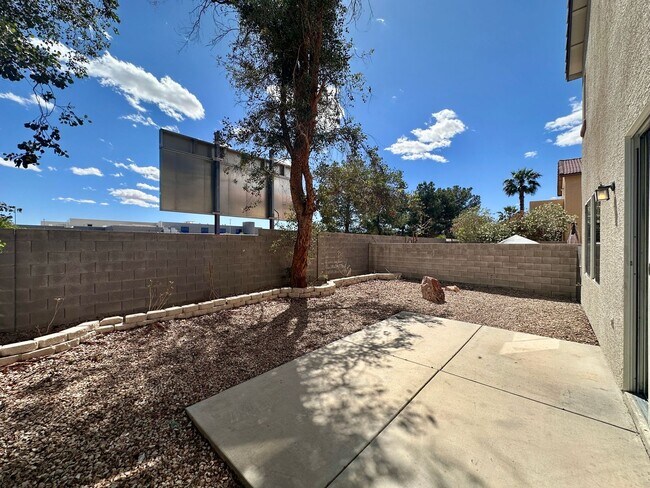 Building Photo - 4 BED 3 BATH HOME W/BONUS ROOM IN GATED COMMUNITY