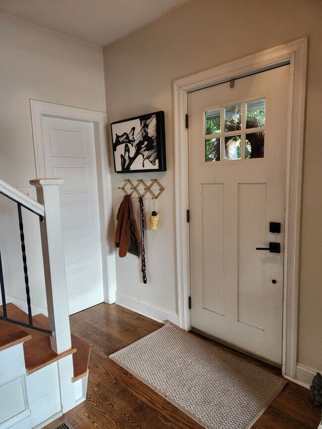 Building Photo - Victorian Style Home Rent Ready!!