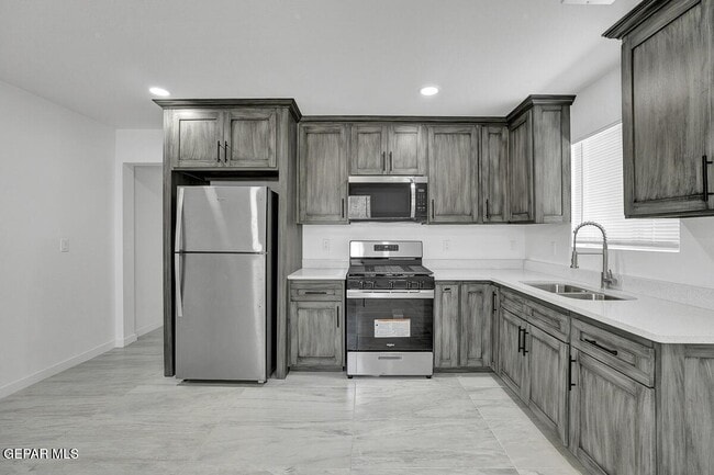 Building Photo - 1107 Myrtle Ave