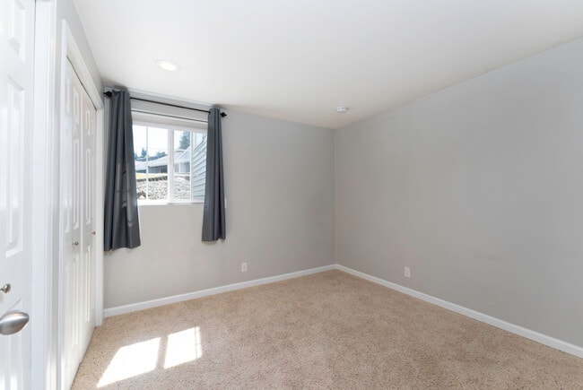 Building Photo - 12023 SE 60th St