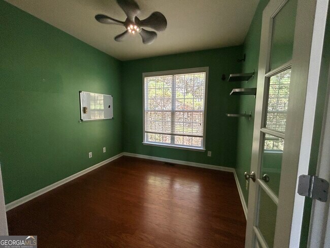 Building Photo - 706 Oracle Dr NE