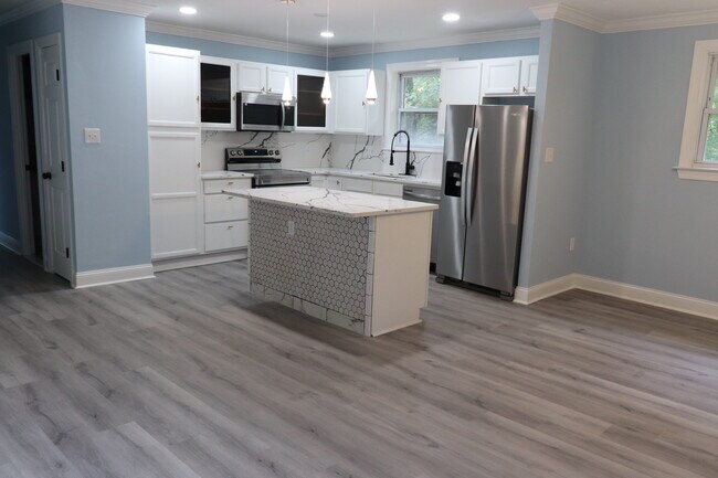 Building Photo - 2116 Trafalgar Dr