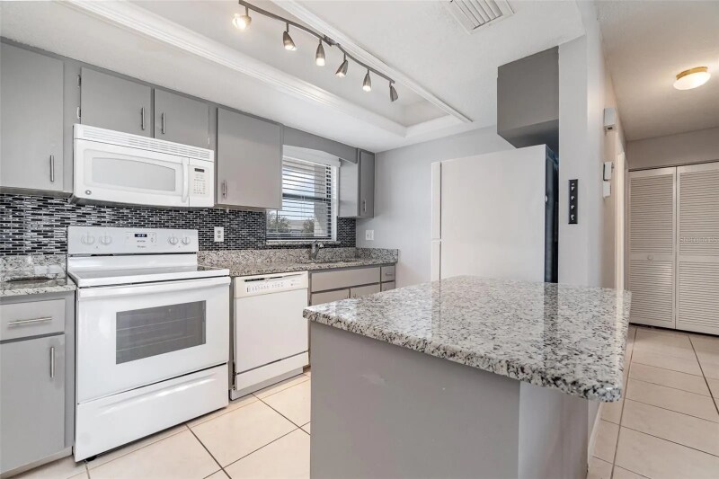 Building Photo - 1423 Mediterranean Dr
