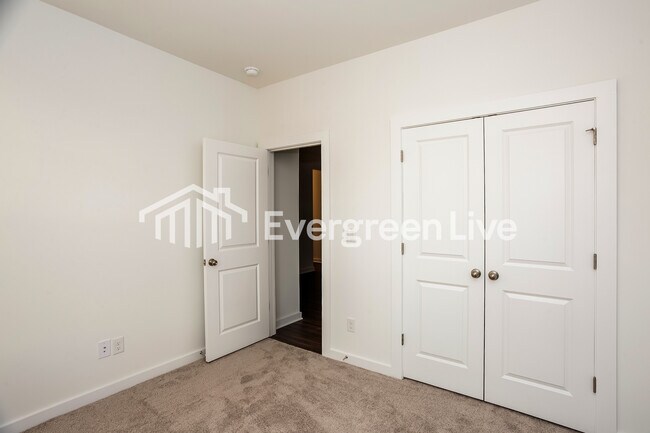 Building Photo - 562 Mountain Vw Dr