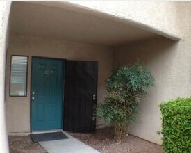 Building Photo - 4360 Woodpine Dr