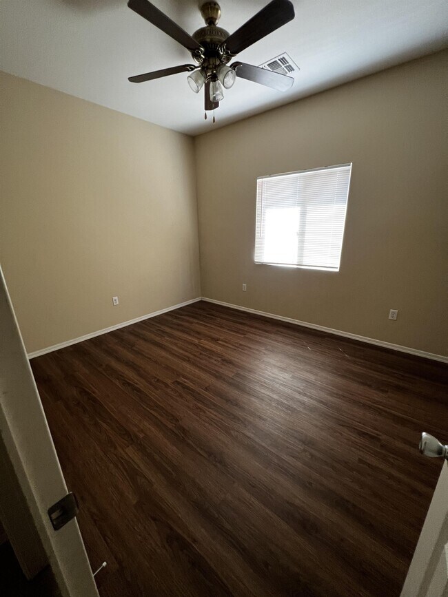 Building Photo - 768 West Calle Valenciana