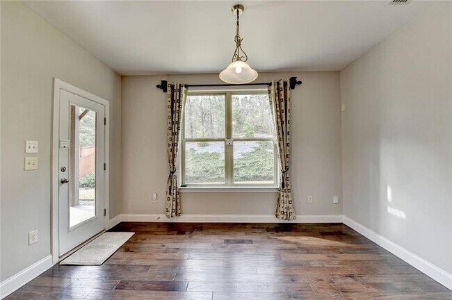 Building Photo - 2540 Maple Ridge Ln