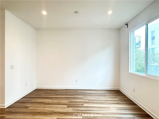 Building Photo - 126 Schick