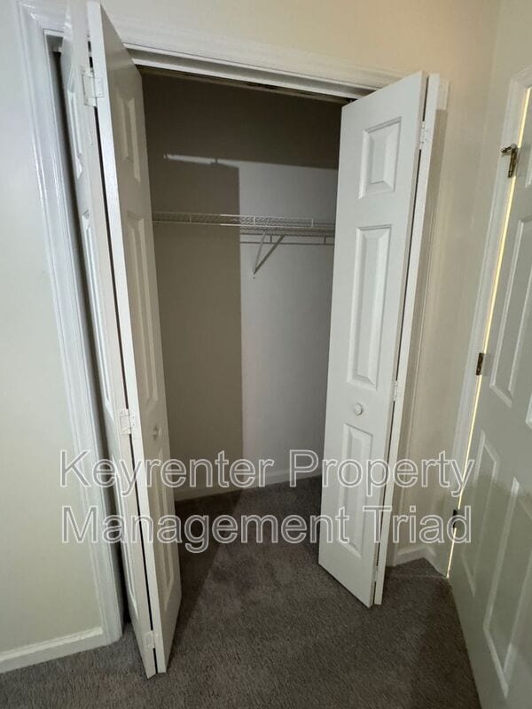 Building Photo - 1520 Kenwalt Dr