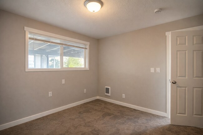 Building Photo - 3000 O St