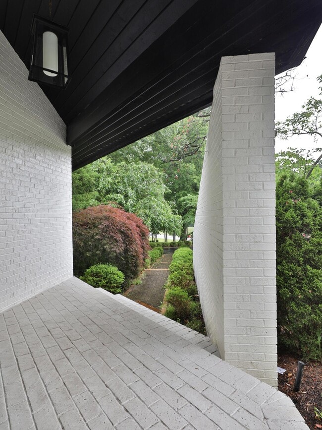 Building Photo - 668 Eagle Ridge