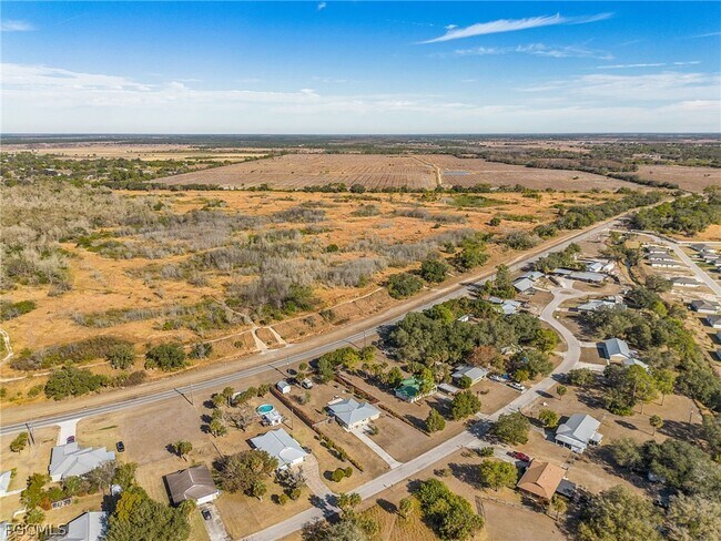 Building Photo - 985 Quail Run