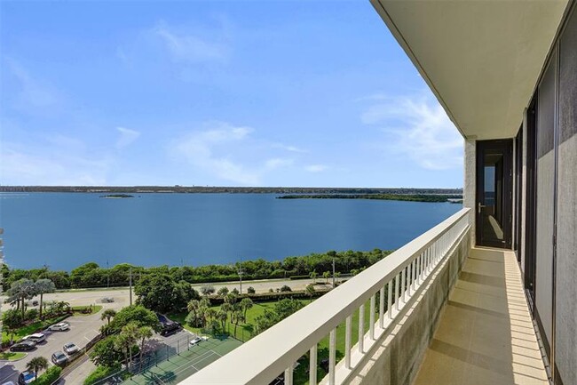 Building Photo - 5510 N Ocean Dr