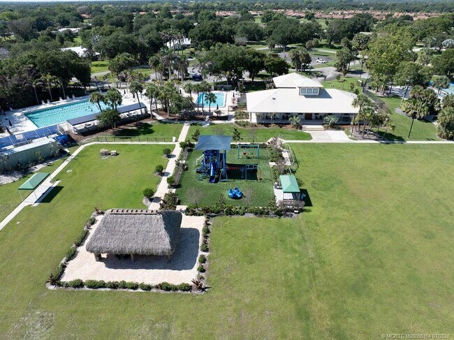Building Photo - 2386 SW Creekside Dr