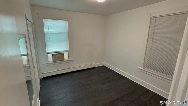 Building Photo - 85 Draher St