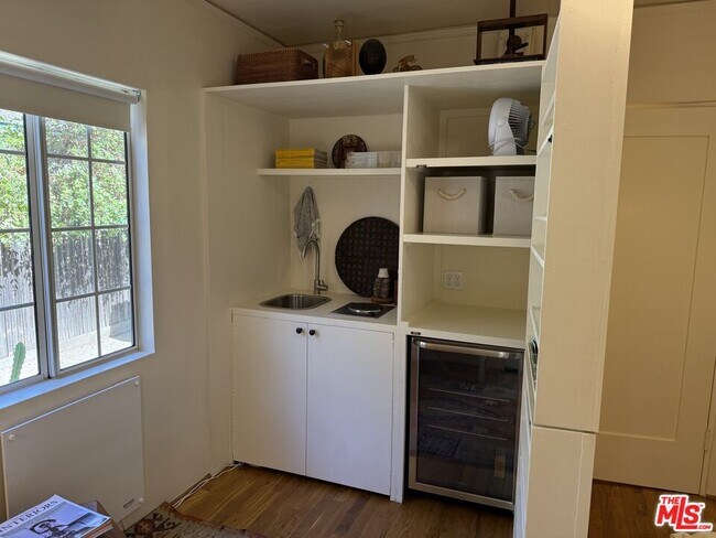 Building Photo - 314 W Aliso St