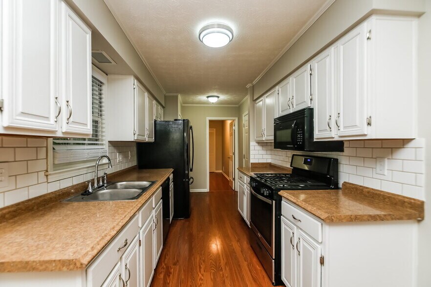 Building Photo - 154 County Cork Dr