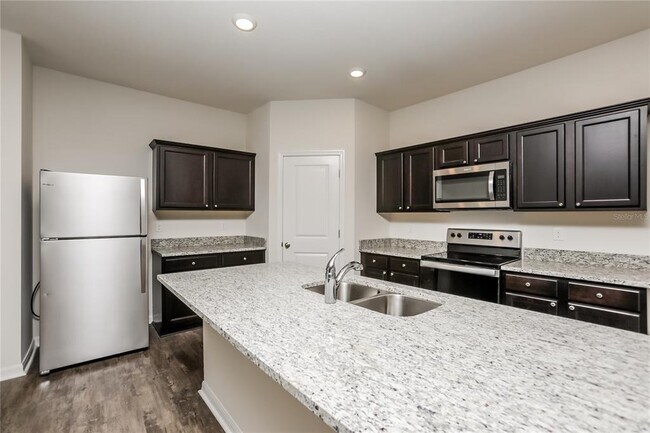 Building Photo - 2847 Neverland Dr