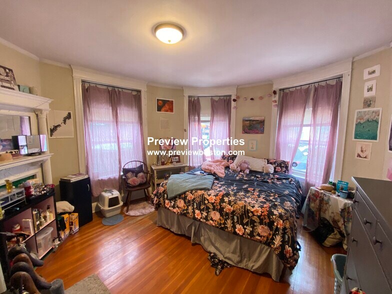 Primary Photo - 18 Mount Hood Rd