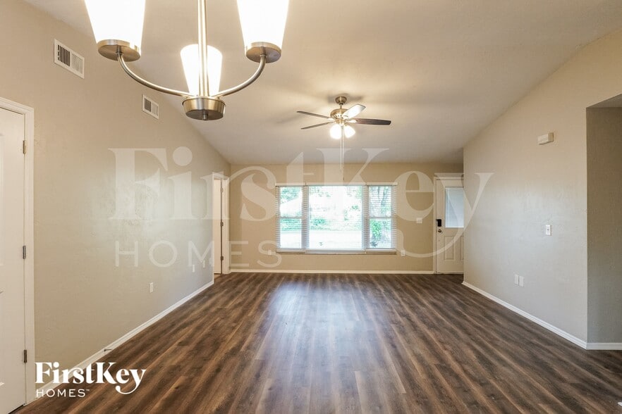 Building Photo - 3017 Vista Palm Dr