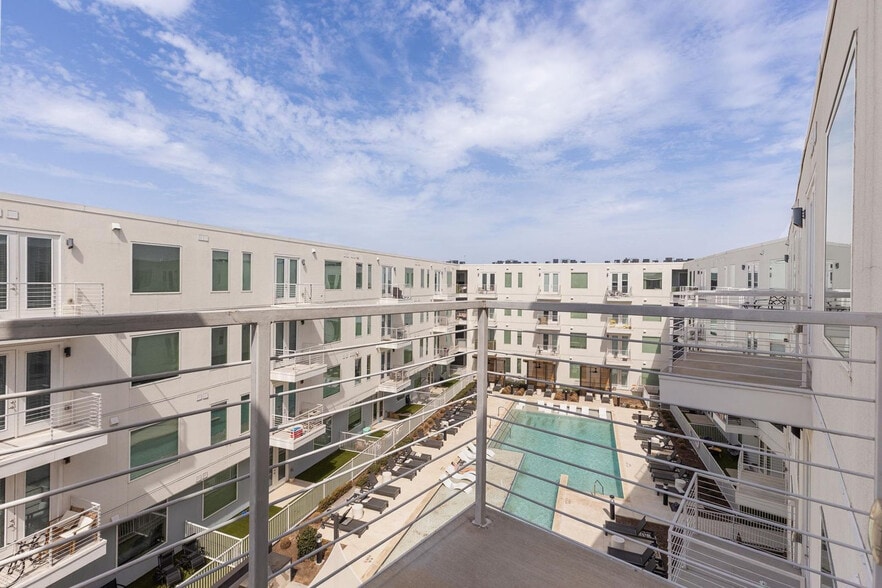 Building Photo - 5820 1/2 Cameron Road-SI FL4-ID1303398P