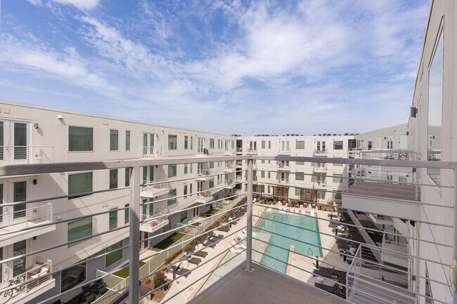 Building Photo - 5820 1/2 Cameron Road-SI FL4-ID1303398P