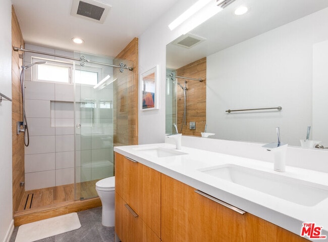 Building Photo - 5848 Canterbury Dr