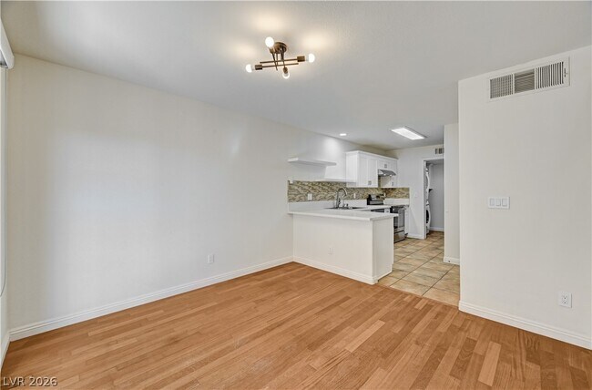 Building Photo - 1602 Coyote Run Dr