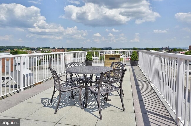 Building Photo - 1417 Newton St NW