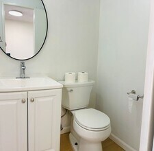Building Photo - Beautiful 2 bedroom Condo