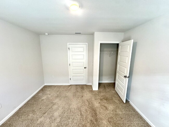 Building Photo - New rental in Brighton Oaks! Conveniently located off Hwy 231, this community conveniently close ...