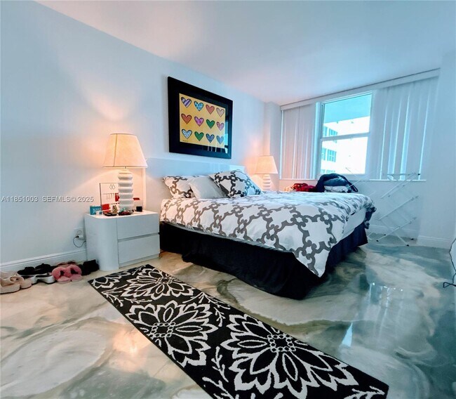 Building Photo - 2030 S Ocean Dr