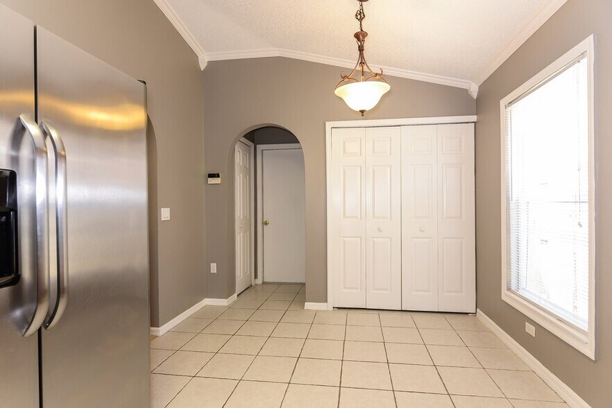 Building Photo - 12934 Lake Vista Dr
