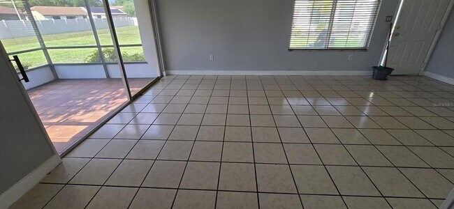 Building Photo - 1127 Spring Meadow Dr