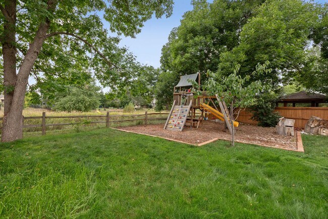 Building Photo - Beautiful 5-Bedroom + Office, 4-Bath Home in Northwest Fort Collins!