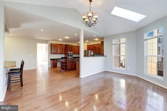 Building Photo - 43258 Meadowood Ct