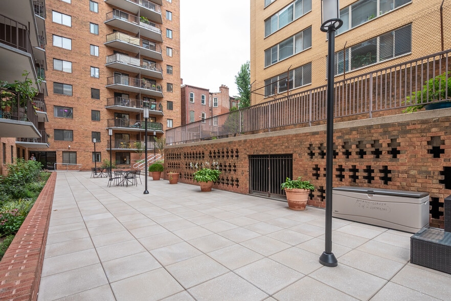 Building Photo - 1718 P St NW
