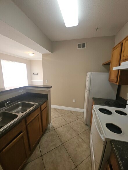 Building Photo - 3726 Palm Desert Ln