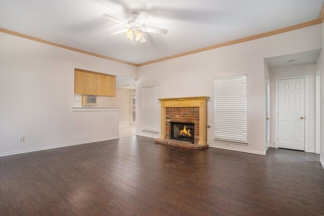 Building Photo - Welcome to this inviting 3-bedroom, 2-bathroom home in the heart of Cleburne, perfectly suited fo...