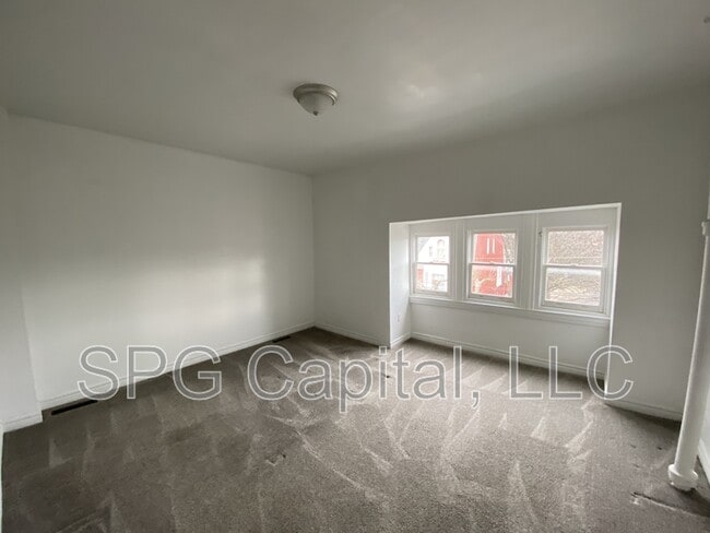 Building Photo - 226 S Pine St