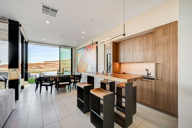 Building Photo - Amazing Golf Course and Las Vegas Valley V...