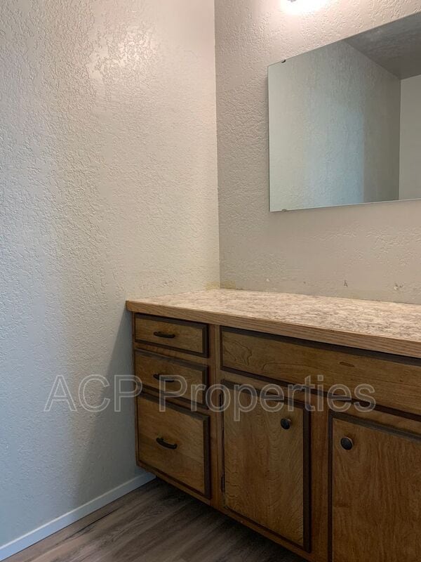 Building Photo - 3618 E Rusley Dr