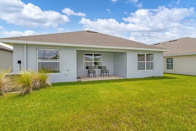 Building Photo - Welcome in to this beautiful Unfurnished -...