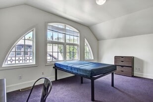 Building Photo - Victors Place