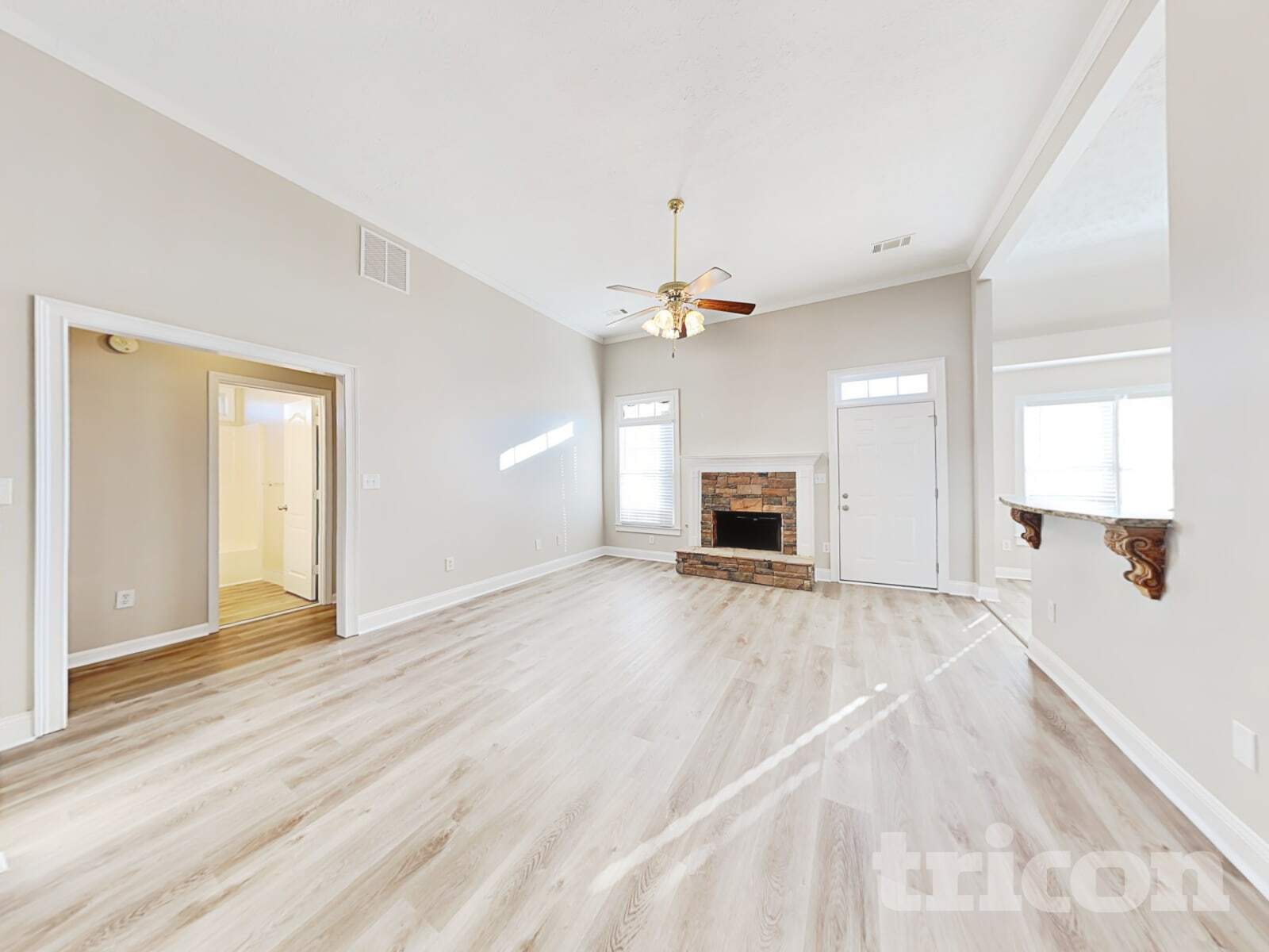 Building Photo - 160 Wisteria Way