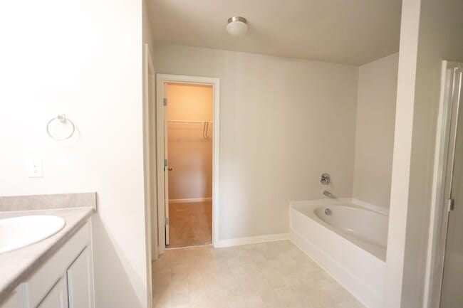 Building Photo - 1115 Dietrich Ln