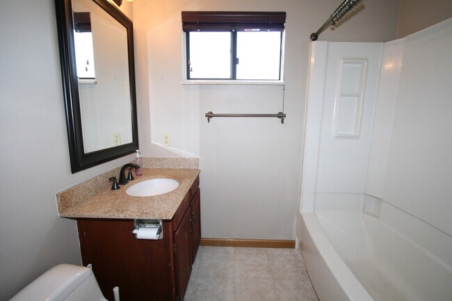 Building Photo - Wonderful 3 bedroom home close to Palmer P...